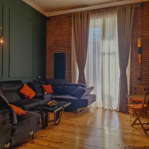 Floor Apartment+balcony In Sololaki / 25 Апартаменты Тбилиси